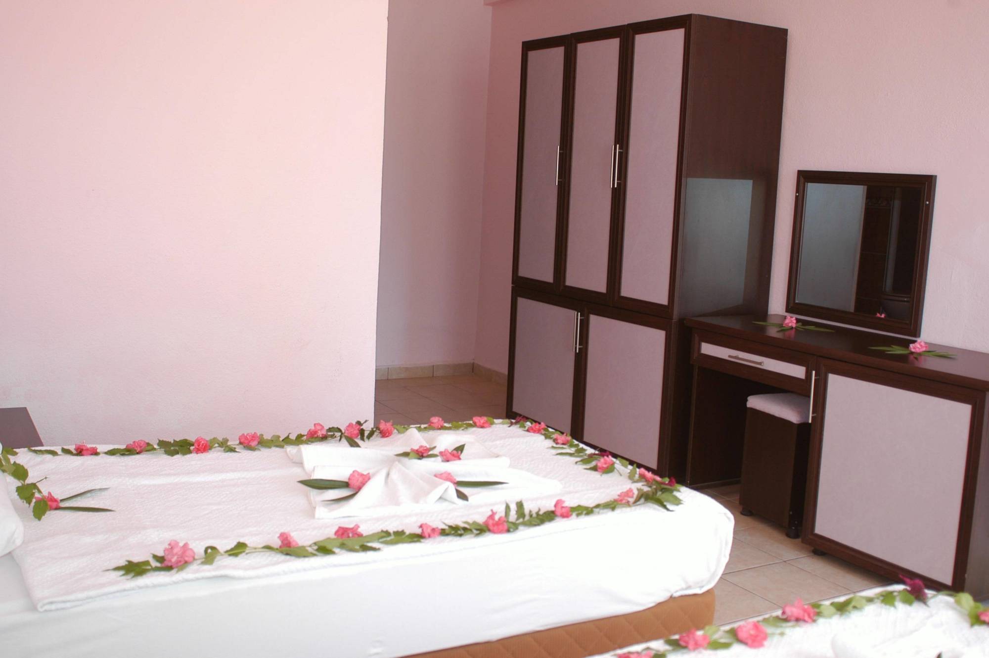 Tolay Hotel Олудениз Экстерьер фото